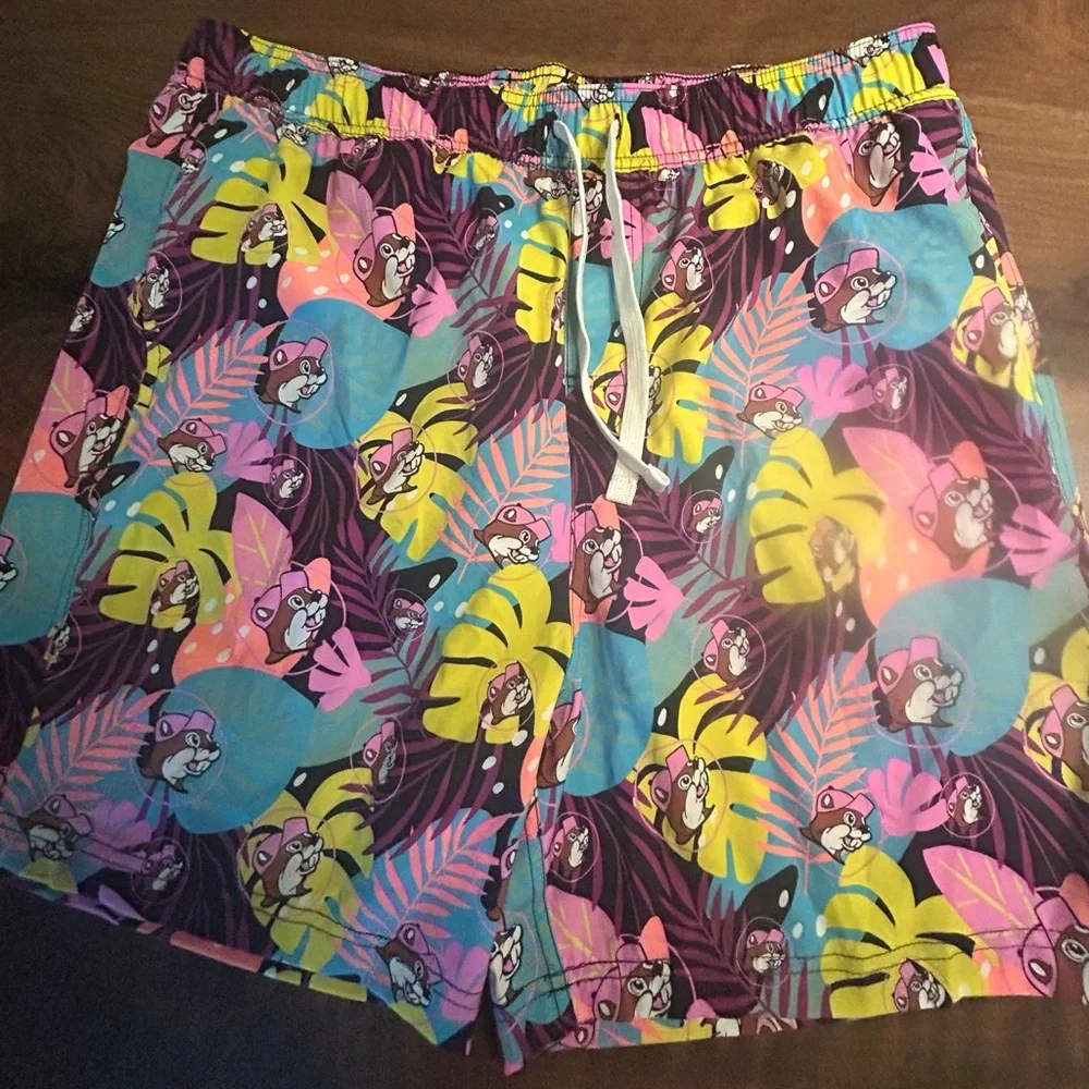 Buc-ee's Men’s Tropical Swimsuit‎